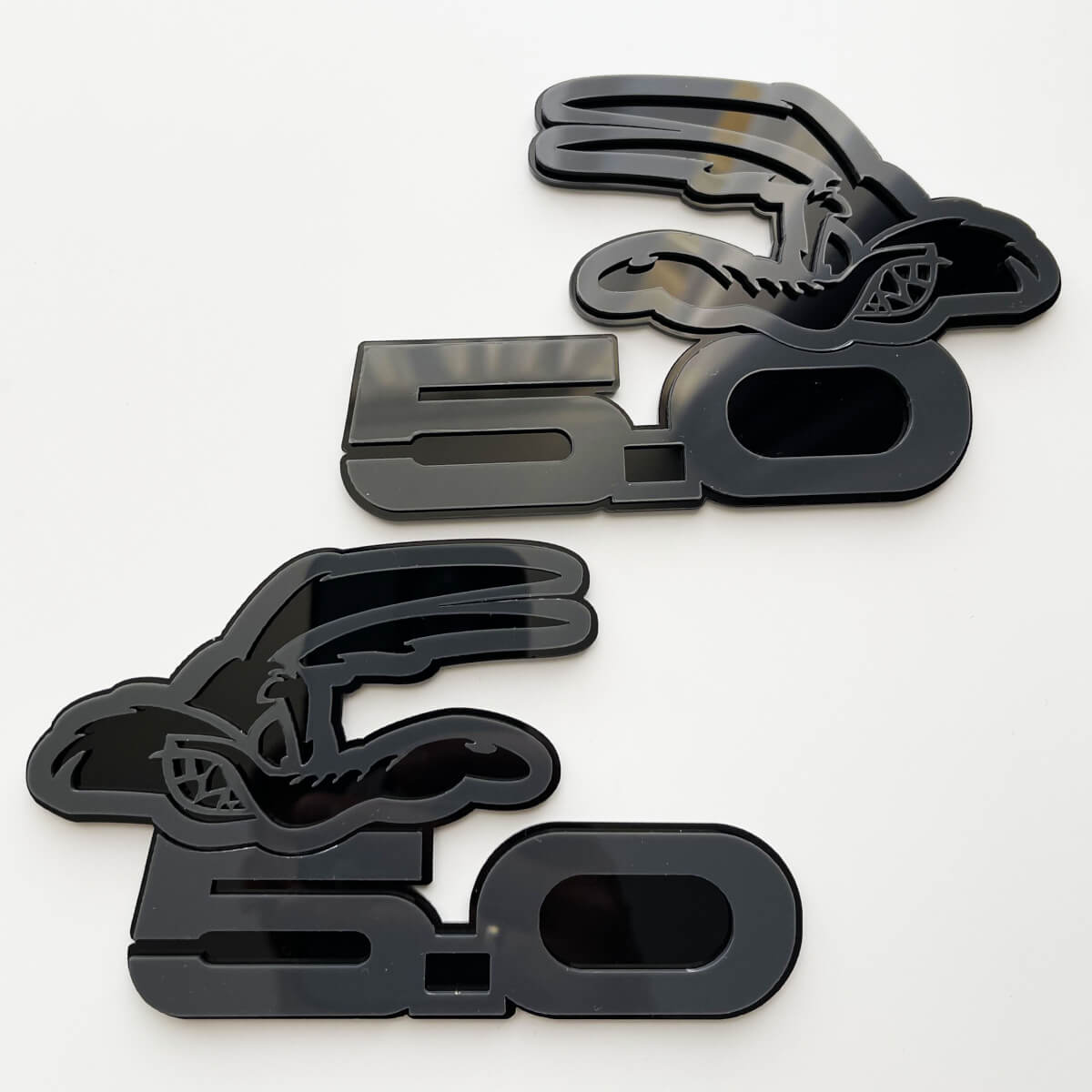 COYOTE 5.0 Fender Badges Emblem 3D Badge Black vs Grey 2
