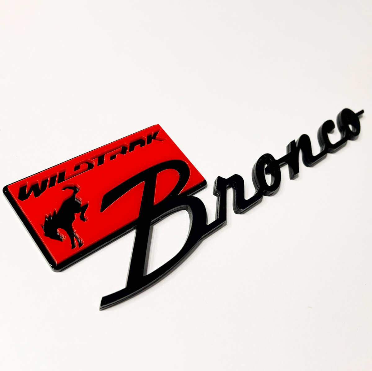 Bronco Wildtrak Fender Badges Tailgate Emblem 3D Badge Black vs Red

